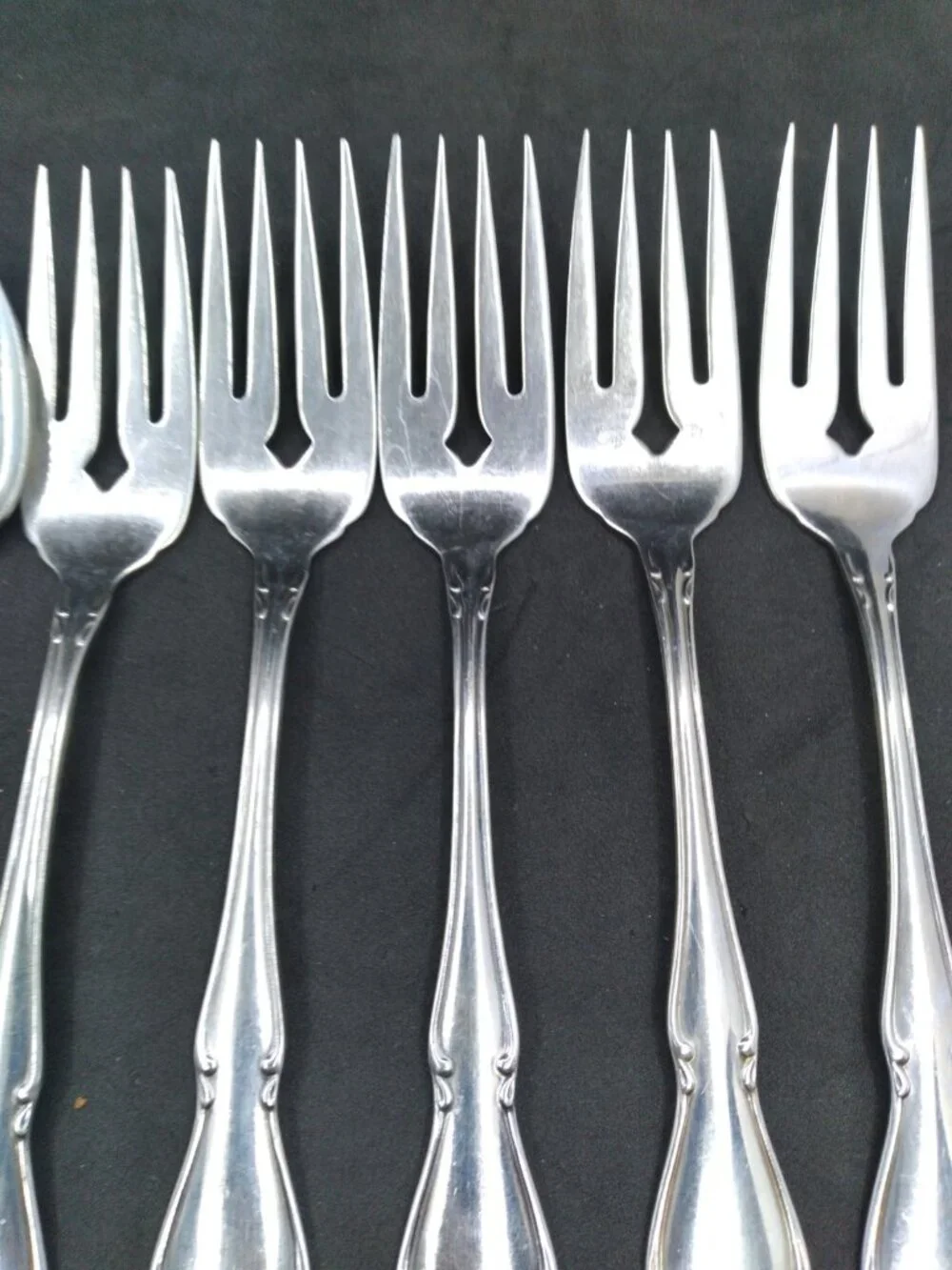 Set 11 Rogers 1881 Oneida Arbor Rose pattern small Forks and spoons teaspoons